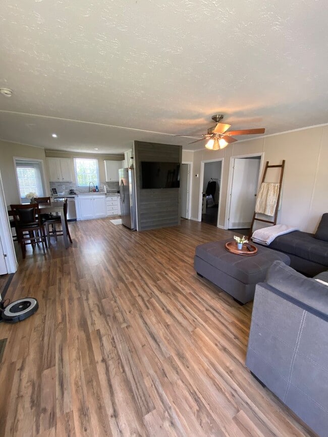 Foto del edificio - FOR RENT - Love the country?  Love to hunt?  If so, this one is for you!