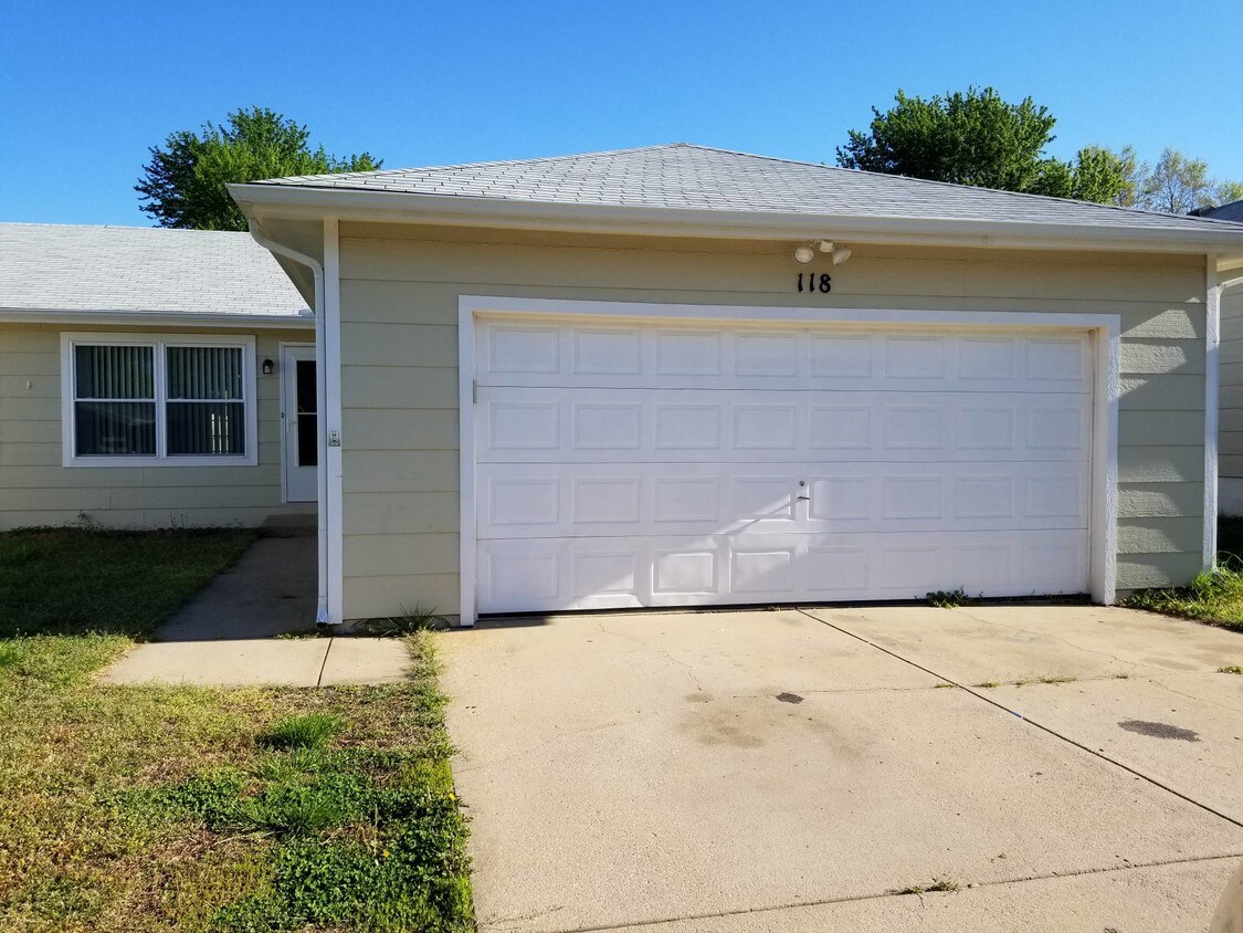 118 April Dr Unit 1, Mulvane, KS 67110 Apartment for Rent in Mulvane