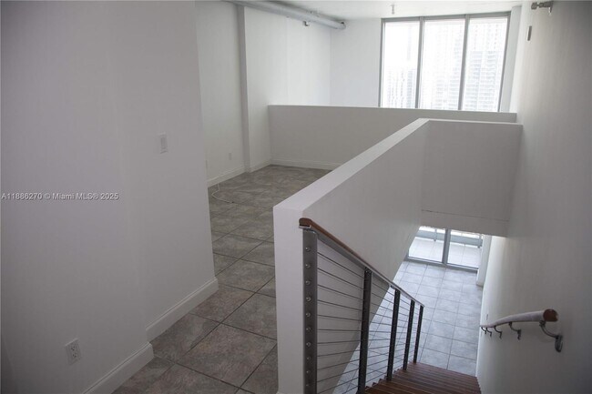 Foto del edificio - 690 SW 1st Ct