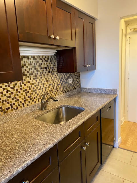 Foto del edificio - 3710 N Pine Grove Ave