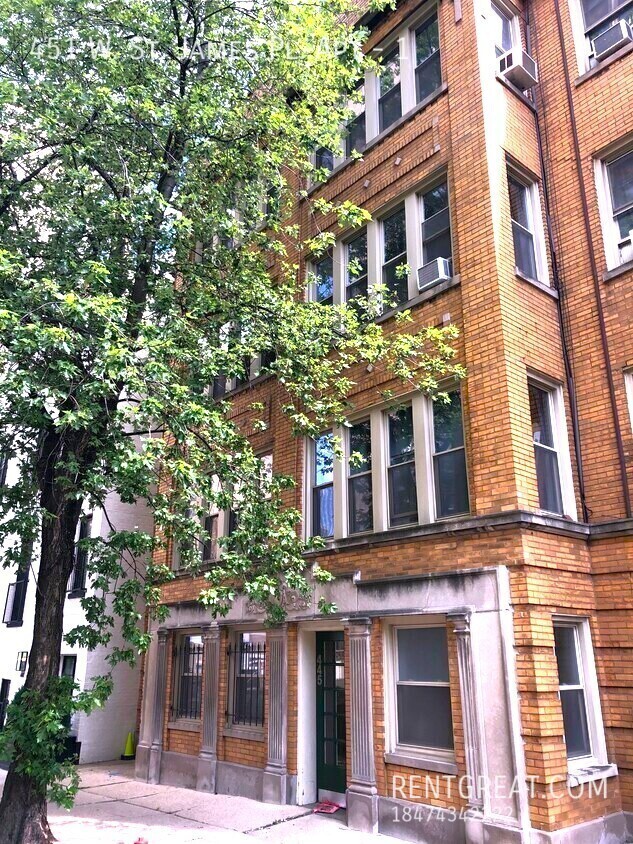 Foto principal - 451 W St James Pl