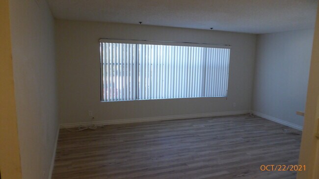 Building Photo - 6201 Whitsett Ave
