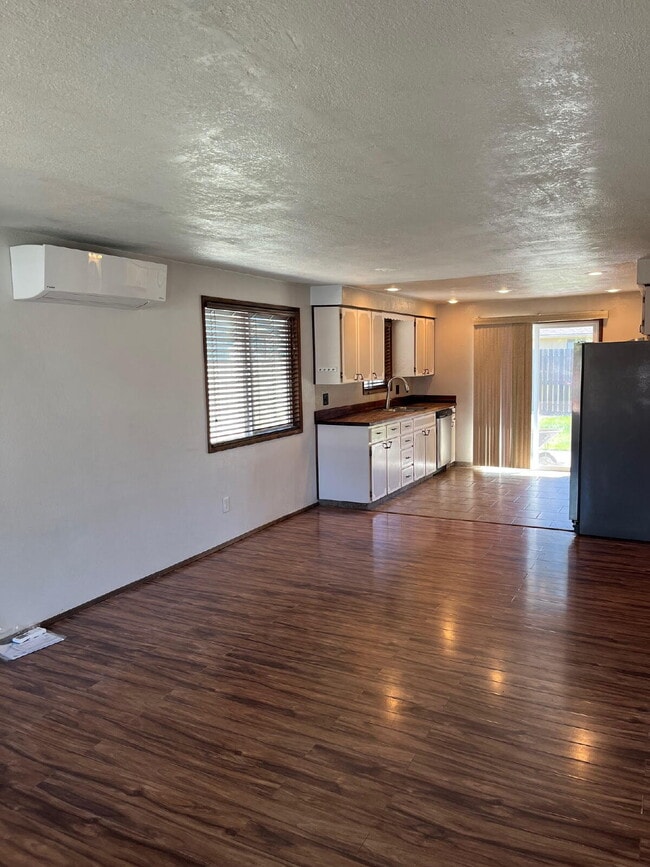 Foto del edificio - Charming 2-Bedroom Duplex in McMinnville