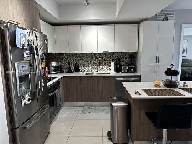 Foto del edificio - 5252 NW 85th Ave