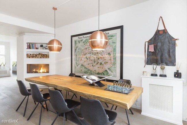 Foto del edificio - 2 br, 1 bath Apartment - 293 W 10th St Ste 4