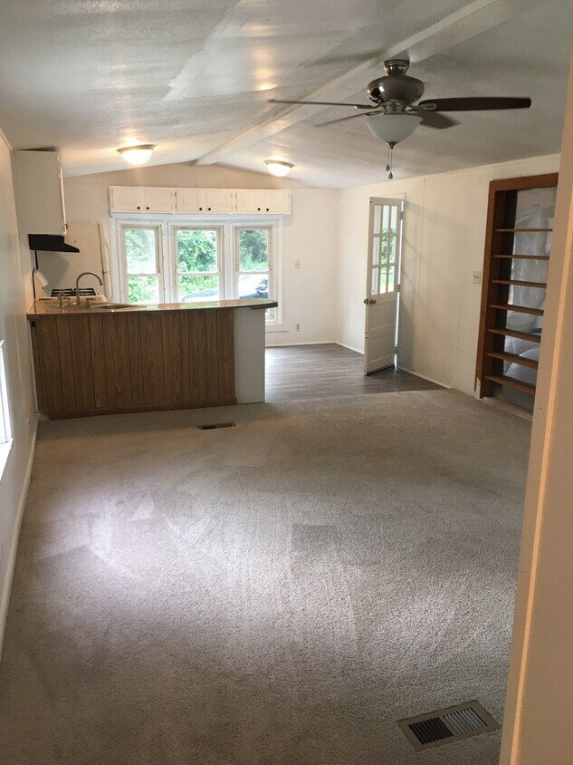 Foto principal - 129 Armory Rd