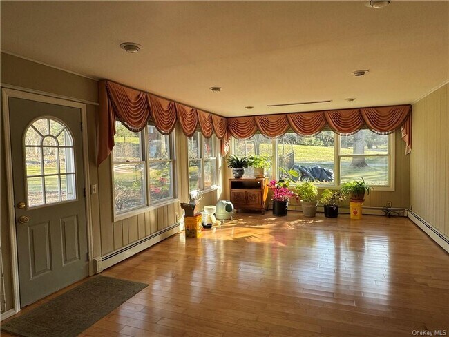 Foto del edificio - 41 Flower Hill Rd