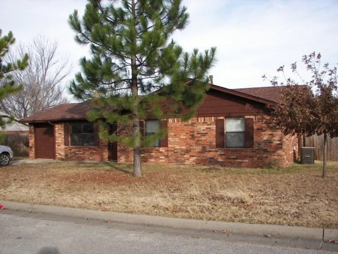 Foto principal - 3 Bedroom 2 Bath Single Family Home