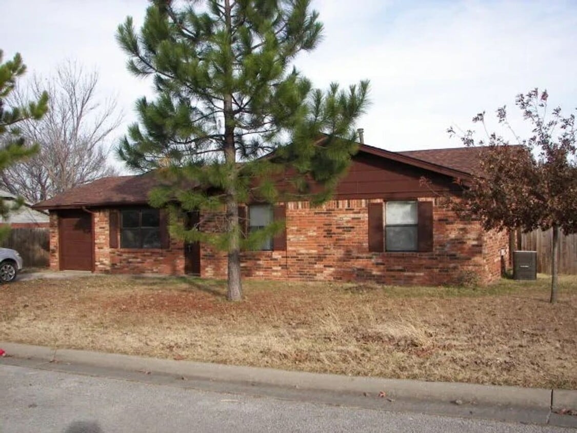 Primary Photo - 3 Bedroom 2 Bath Single Family Home