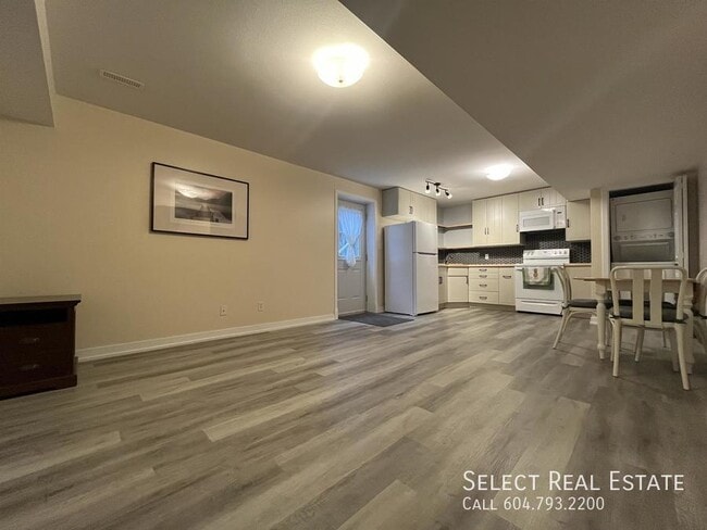 Building Photo - 46508 Lear Dr