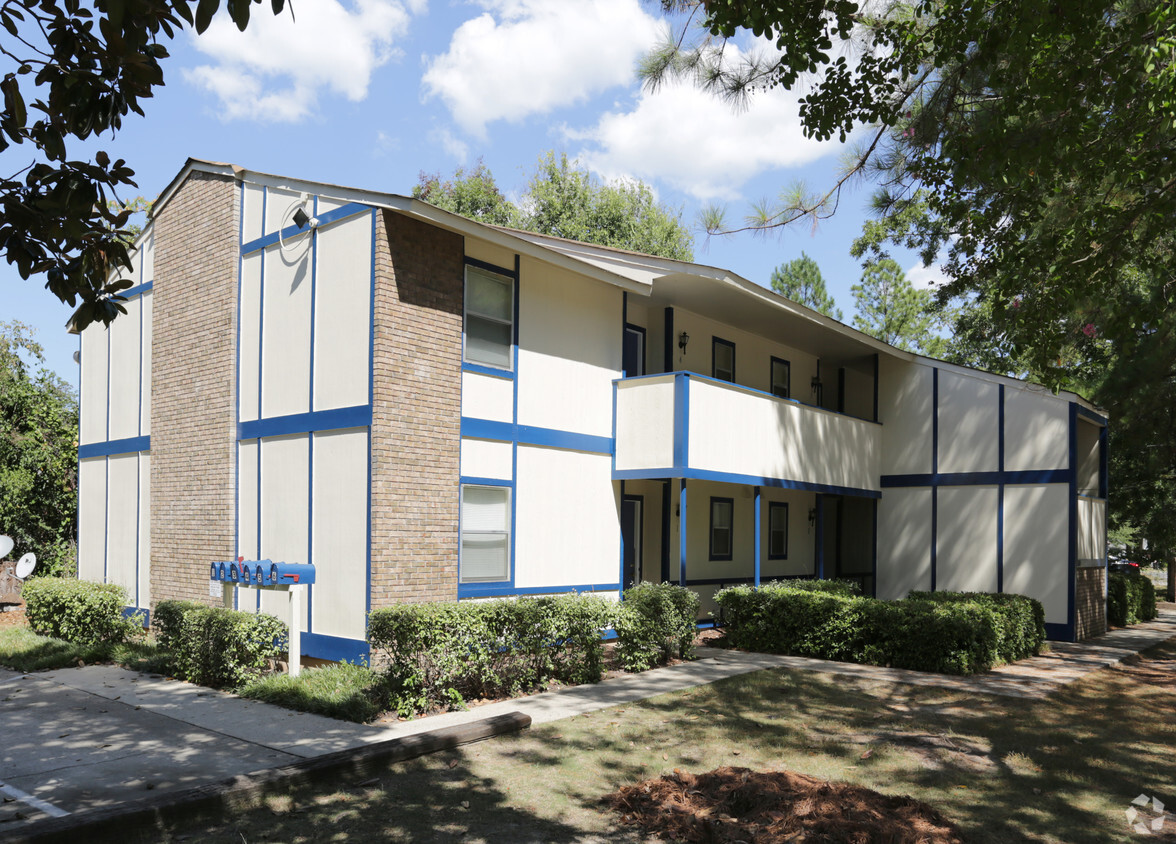Primary Photo - Essex Apartments