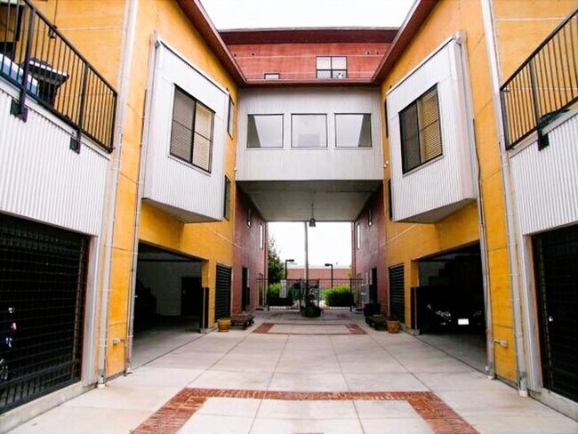 Foto del edificio - 2 Bedroom 2 Bathroom Loft Condo in RiNo (R...