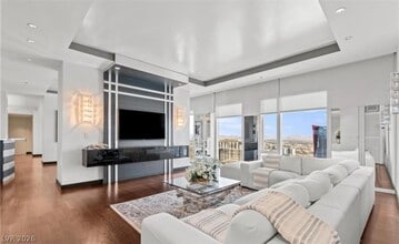 Building Photo - 3750 S Las Vegas Blvd