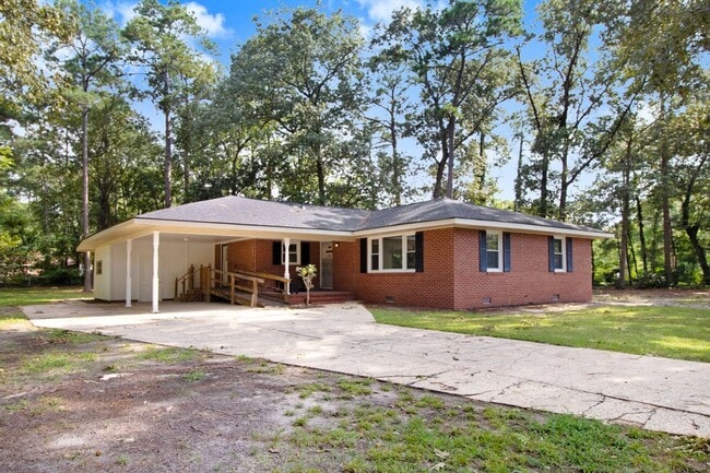 Building Photo - 3 BR, 1.5 BA Brick Ranch in Goldsboro
