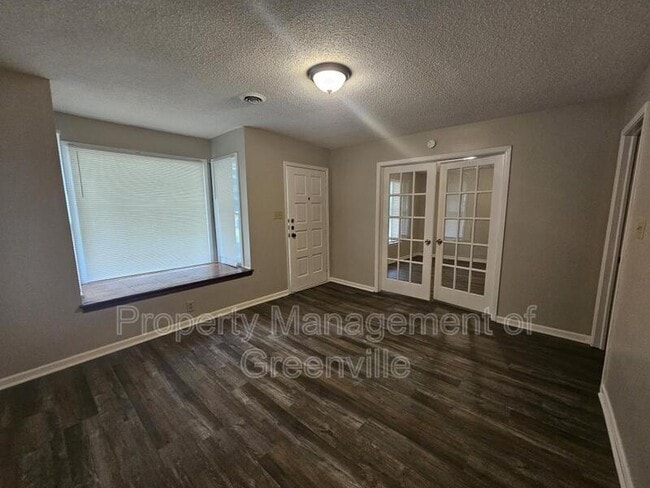 Building Photo - 510 Woodside Ln