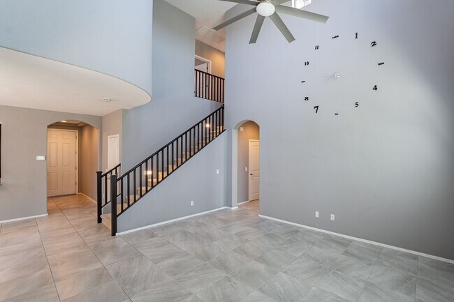 Building Photo - Move In Ready! Three Bedrooms - Beautiful ...