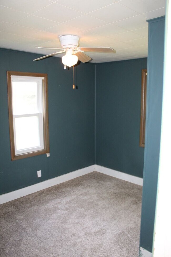 Building Photo - NORTH BRANCH SCHOOLS  2 Bedroom Log Cabin ...