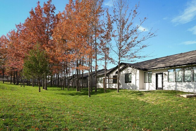Foto del edificio - 201 E Maplewood Ln