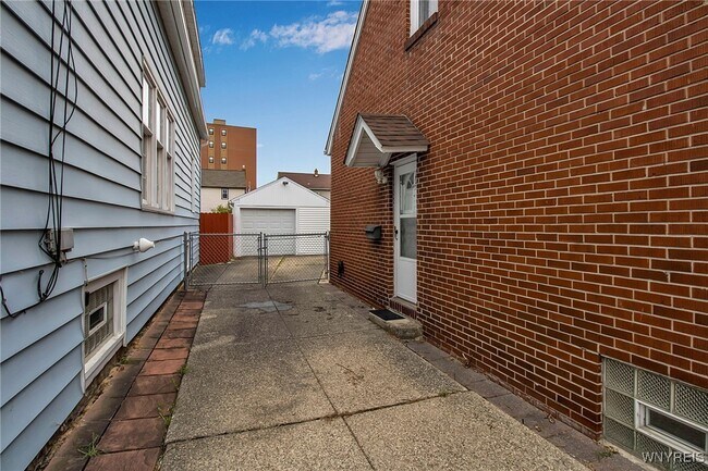 Foto del edificio - 57 Reed Ave