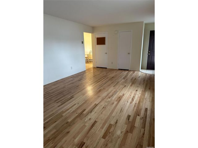 Foto del edificio - 2268 Merrick Ave
