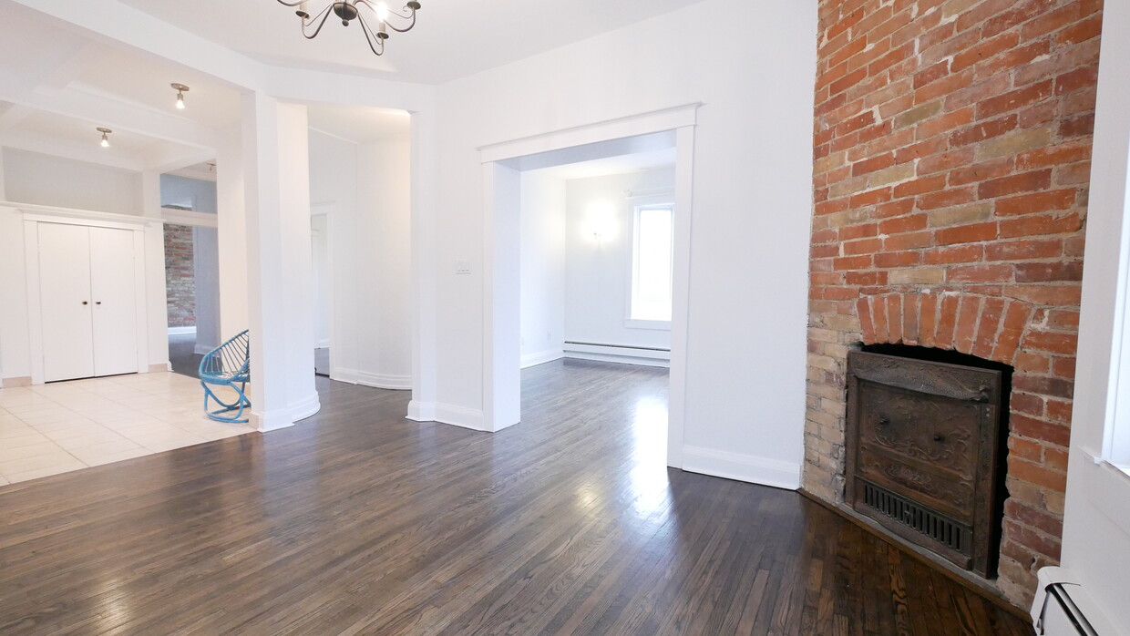 Primary Photo - Gorgeous 2 Bedroom in Central Toronto