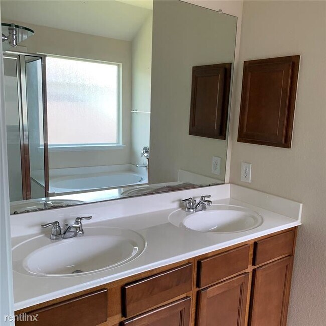 Building Photo - 4 br, 2 bath House - 10414 Whisper Bluff Dr