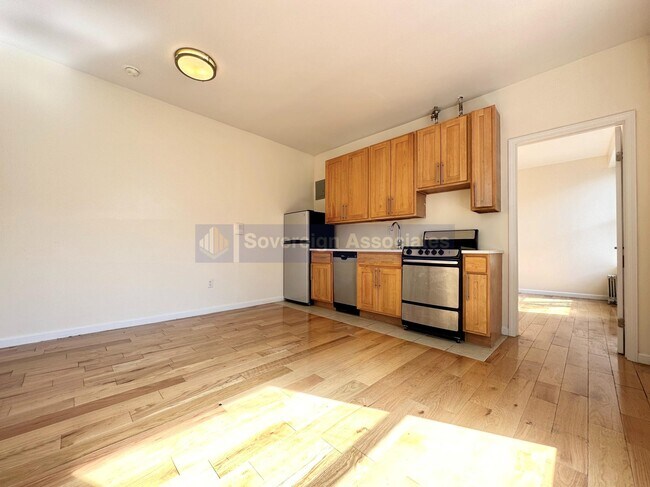 Foto del edificio - 2 Pinehurst Ave