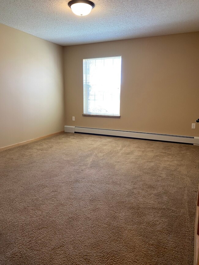 6240 2B 1B Master Bed - Kensington