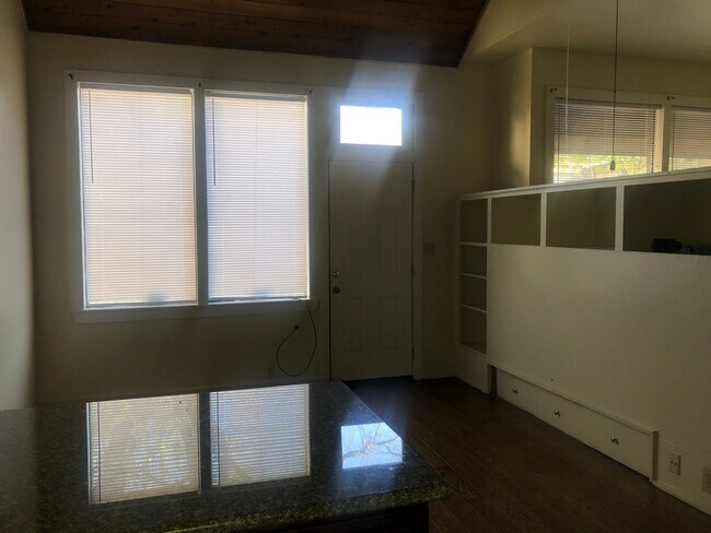 Foto del edificio - Private, Cozy, & Clean Studio Bungalow