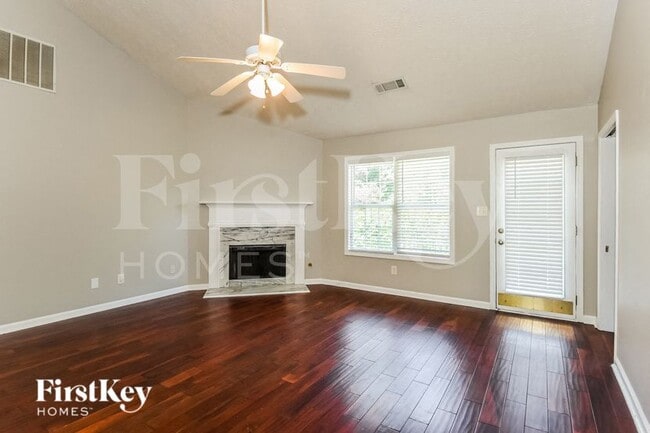Foto del edificio - 830 James Ridge Dr