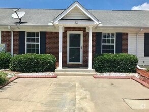 Building Photo - 302 Beech Ln