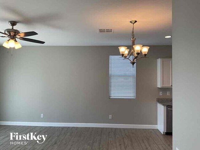 Foto del edificio - 499 E Bamboo Ln