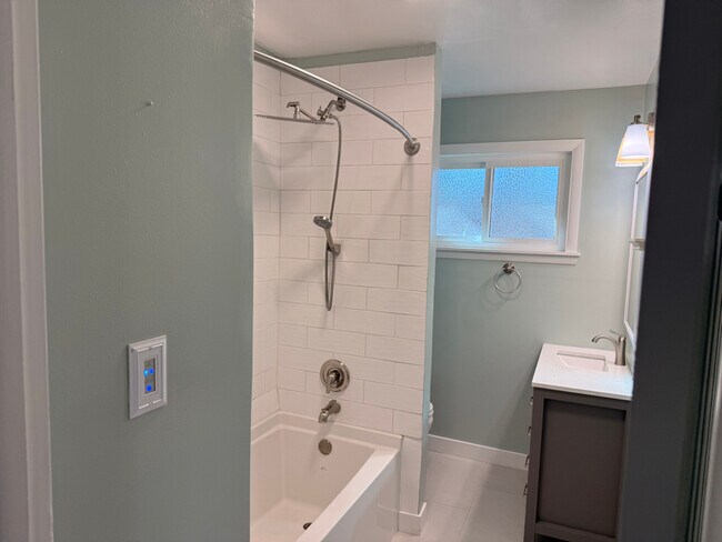 Foto del edificio - 10460 Livingston Dr