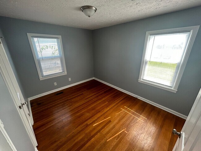Foto del edificio - 1562 Loney Ln