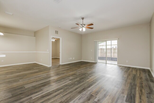 Building Photo - 13417 Silvercreek Dr