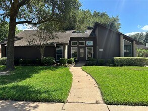 Building Photo - 15711 4 Leaf Dr