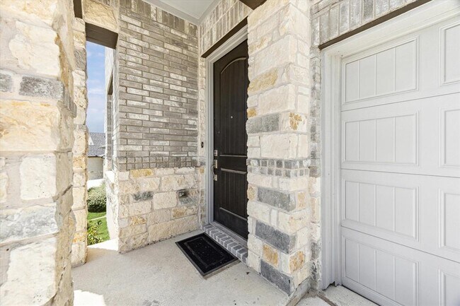 Building Photo - 806 Dayton Dr