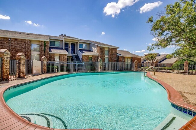 Foto del edificio - 1000 River Bend Dr