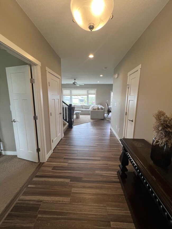 Building Photo - Beautiful 5-bed, 3.5-bath Single Family Home!