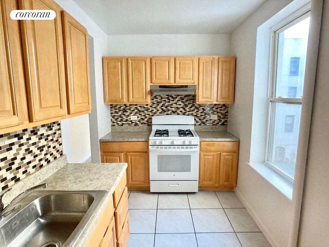 Primary Photo - 183 Gelston Ave