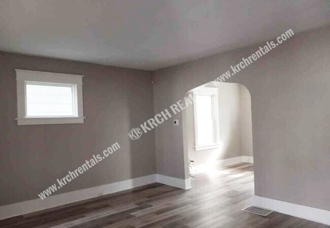 Building Photo - 3-Bedroom Home in Ottawa Area