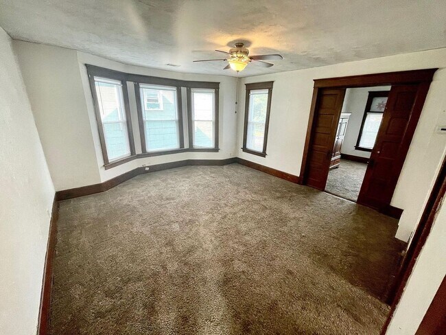 Foto del edificio - 214 E 10th St
