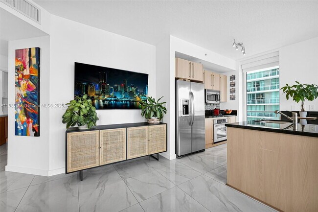 Building Photo - 1111 SW 1st Ave