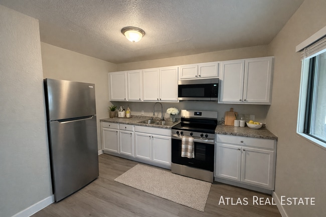 Building Photo - 1537 W Pierce St