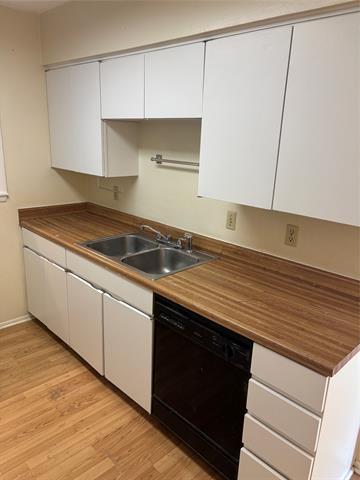 Foto del edificio - 2708 Runningbrook Ln