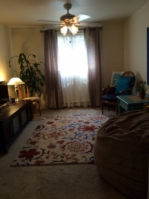 Building Photo - Awesome 4 Bedroom 2 Bath Townhome - Bike t...