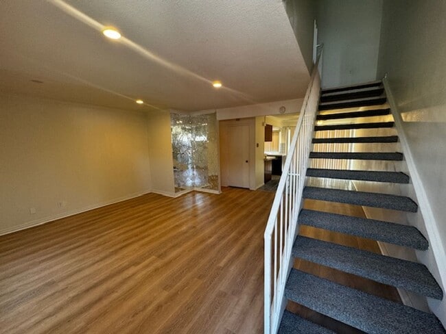 Building Photo - Quiet and Quaint 3 Bed-1.5 bath Home in St...