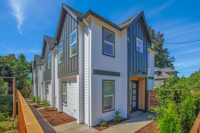 Building Photo - 8426 E Burnside St