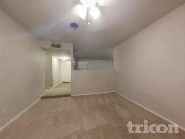 Building Photo - 1349 W Morrow Dr