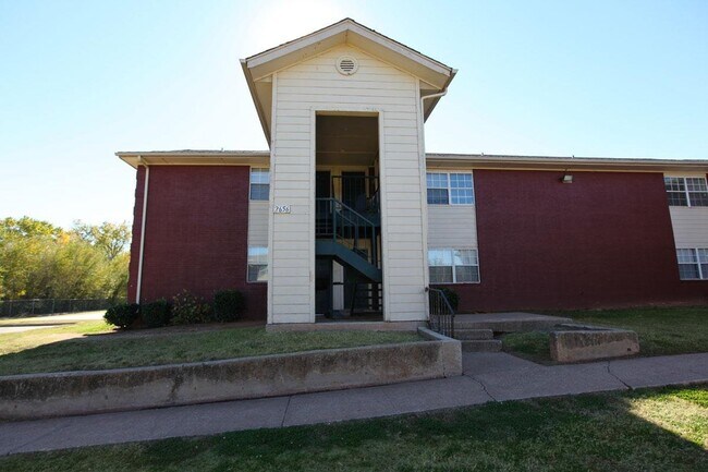 Building Photo - 2502 N Kelley Ave
